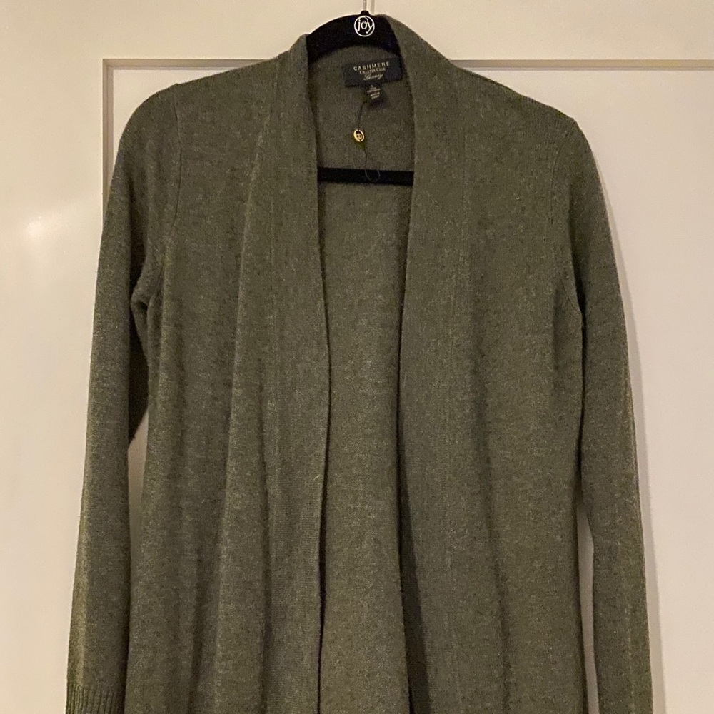 Cashmere knit sweater